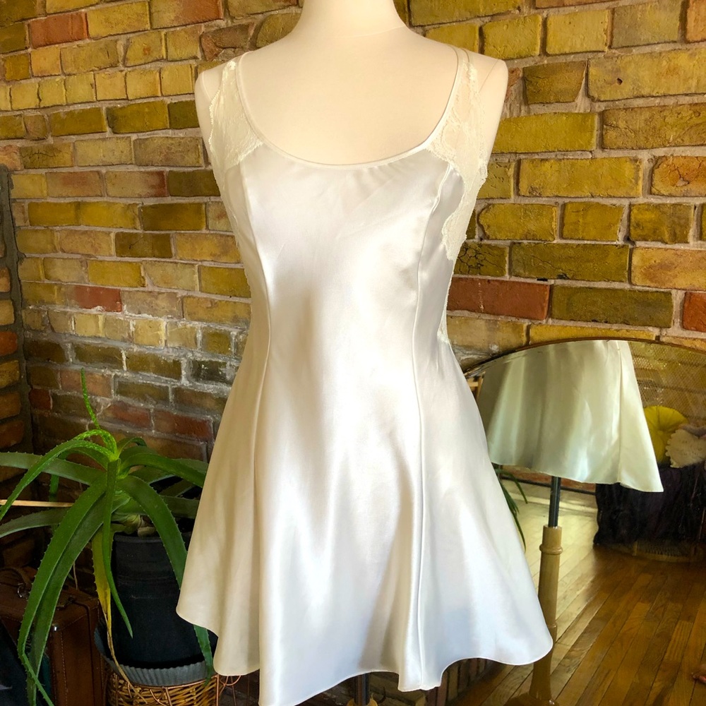EUC Victoria’s Secret White satin slip nightgown size sm